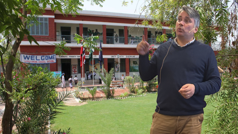 Amar Bokhari engasjerte forsamlingen på kveldens Rotary-møte.