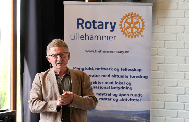 Svein Bergum med flott presentasjon av Rotary på WEXFO More Young Voices