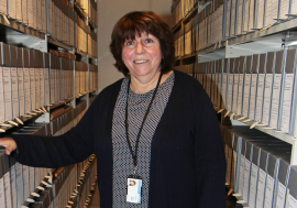 Fylkesarkivar Marit Hosar har 23.000 hyllemeter med dokumenter i arkivet i Fakkelgården på Lillehammer.
