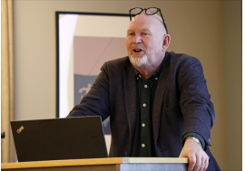 En fryd å høre Svein Olav Hoff presenterte sin nye bok «Kunsten og Lillehammer» i Lillehammer Rotary tirsdag kveld
